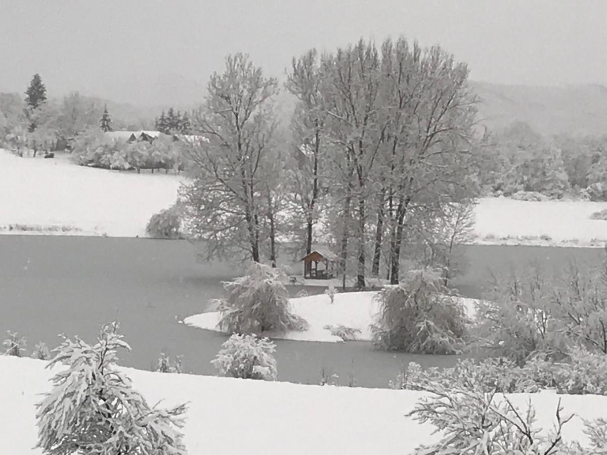 Holiday Home Bozica Licko Lesce Екстер'єр фото