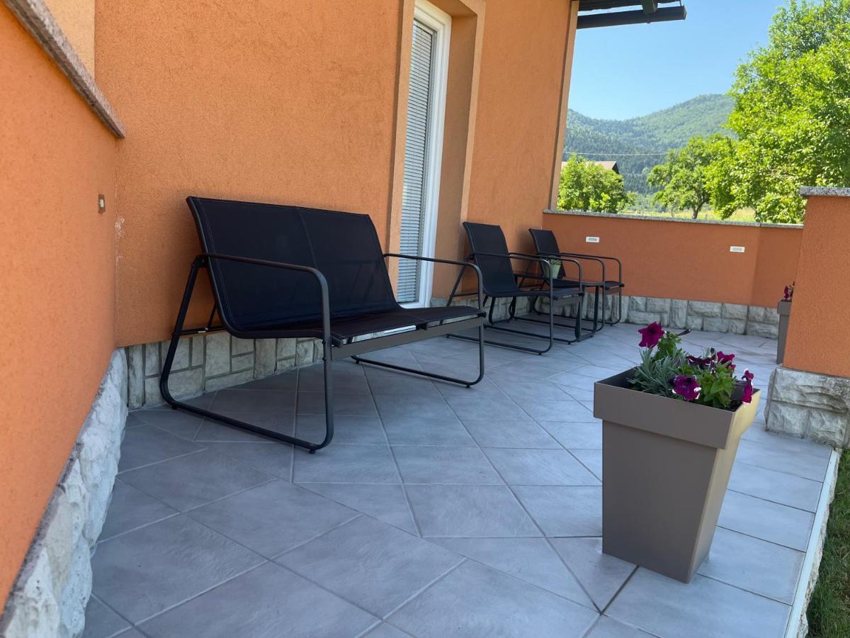 Holiday Home Bozica Licko Lesce Екстер'єр фото