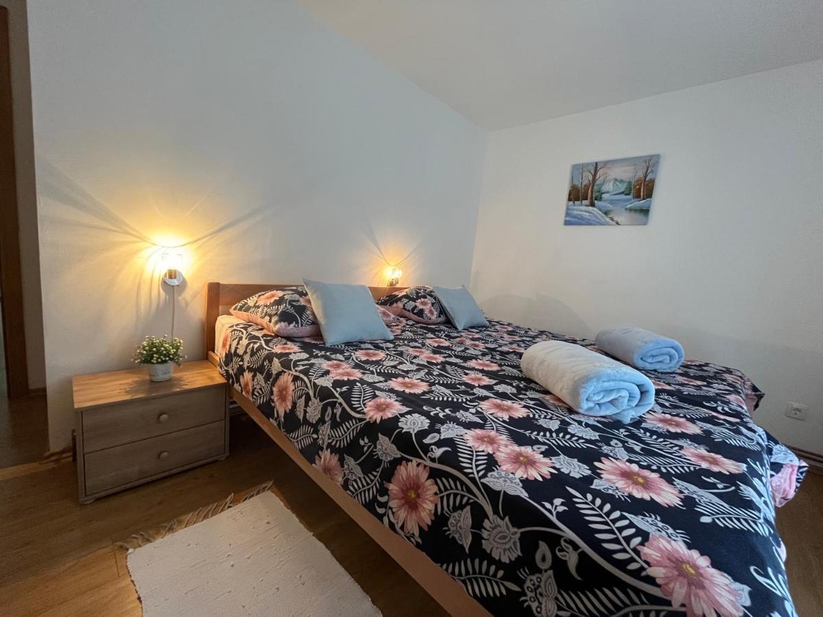 Holiday Home Bozica Licko Lesce Екстер'єр фото