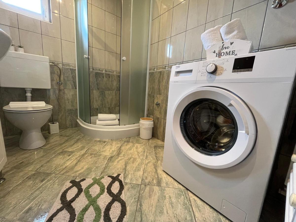 Holiday Home Bozica Licko Lesce Екстер'єр фото