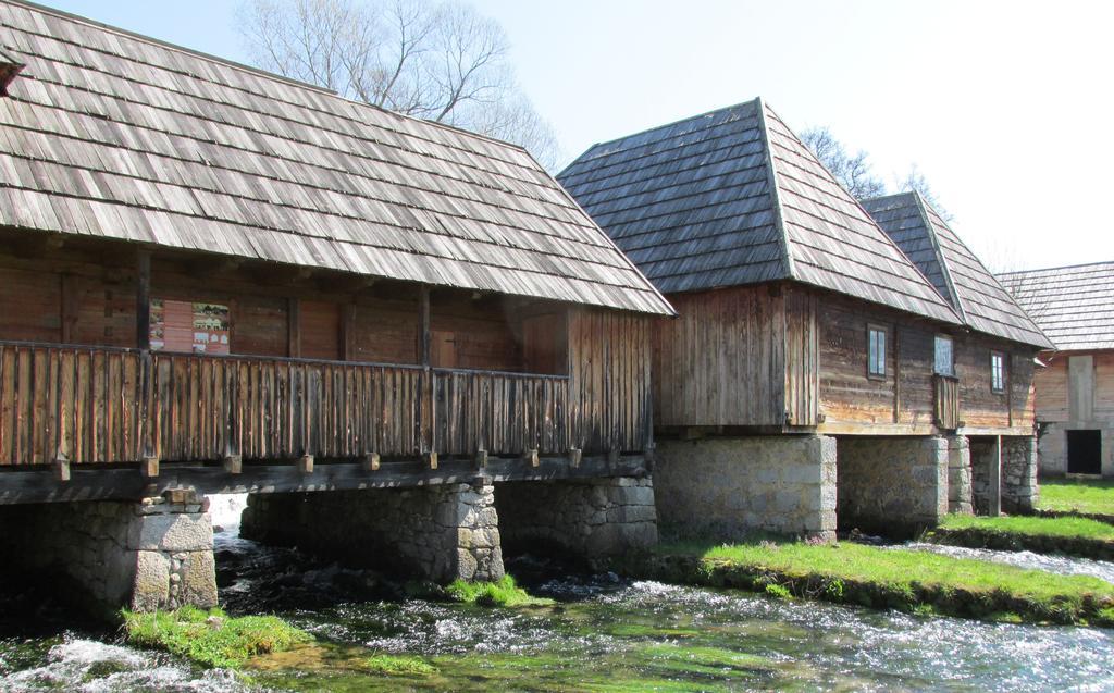 Holiday Home Bozica Licko Lesce Екстер'єр фото